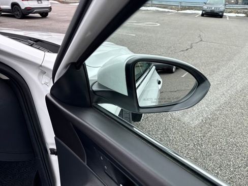 Certified 2025 Volkswagen Jetta SE w/ Sunroof Package image 36