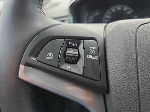 Used 2019 Chevrolet Trax LT w/ LT Convenience Package AWD/4WD image 17