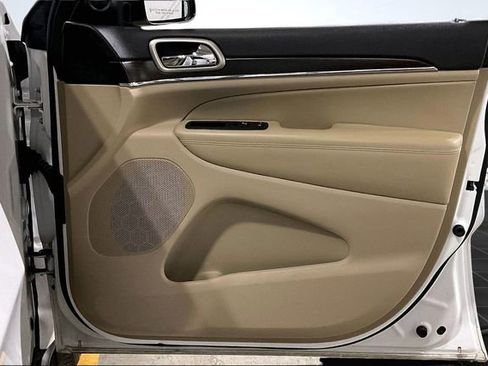 Used 2014 Jeep Grand Cherokee Limited image 24