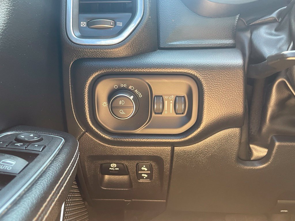Used 2022 RAM 1500 Laramie AWD/4WD image 16