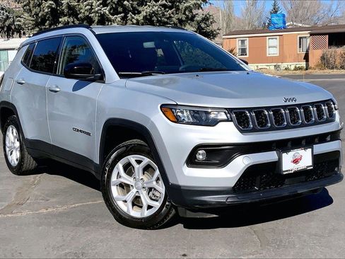 Certified 2024 Jeep Compass Latitude image 33