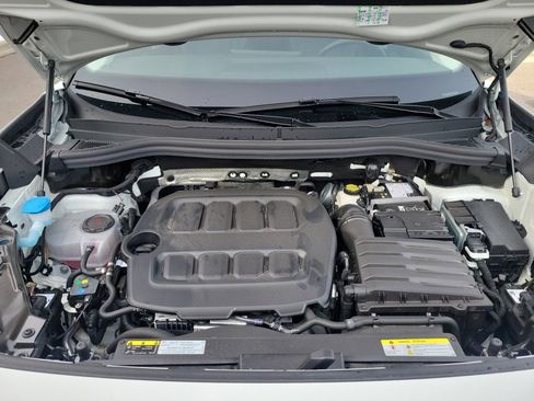 Certified 2025 Volkswagen Tiguan SE w/ Panoramic Sunroof Package image 20