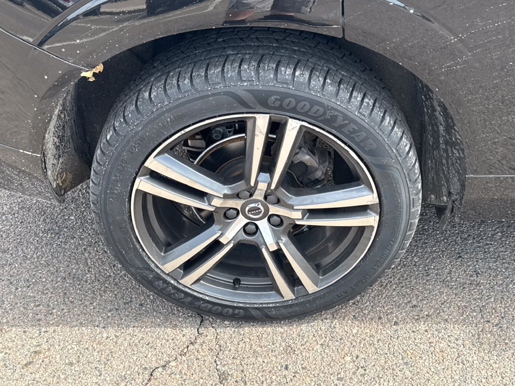 Used 2019 Volvo XC60 T5 Momentum w/ Protection Package Premier AWD/4WD image 41