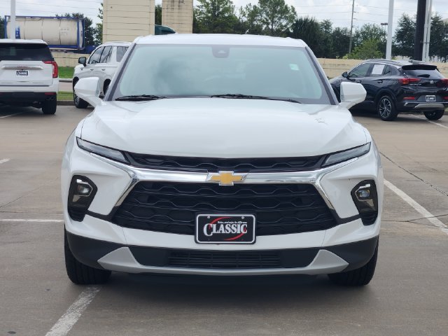 Used 2024 Chevrolet Blazer LT FWD image 2
