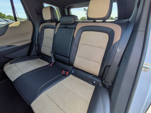 New 2026 Chevrolet Equinox ACTIV AWD/4WD image 9