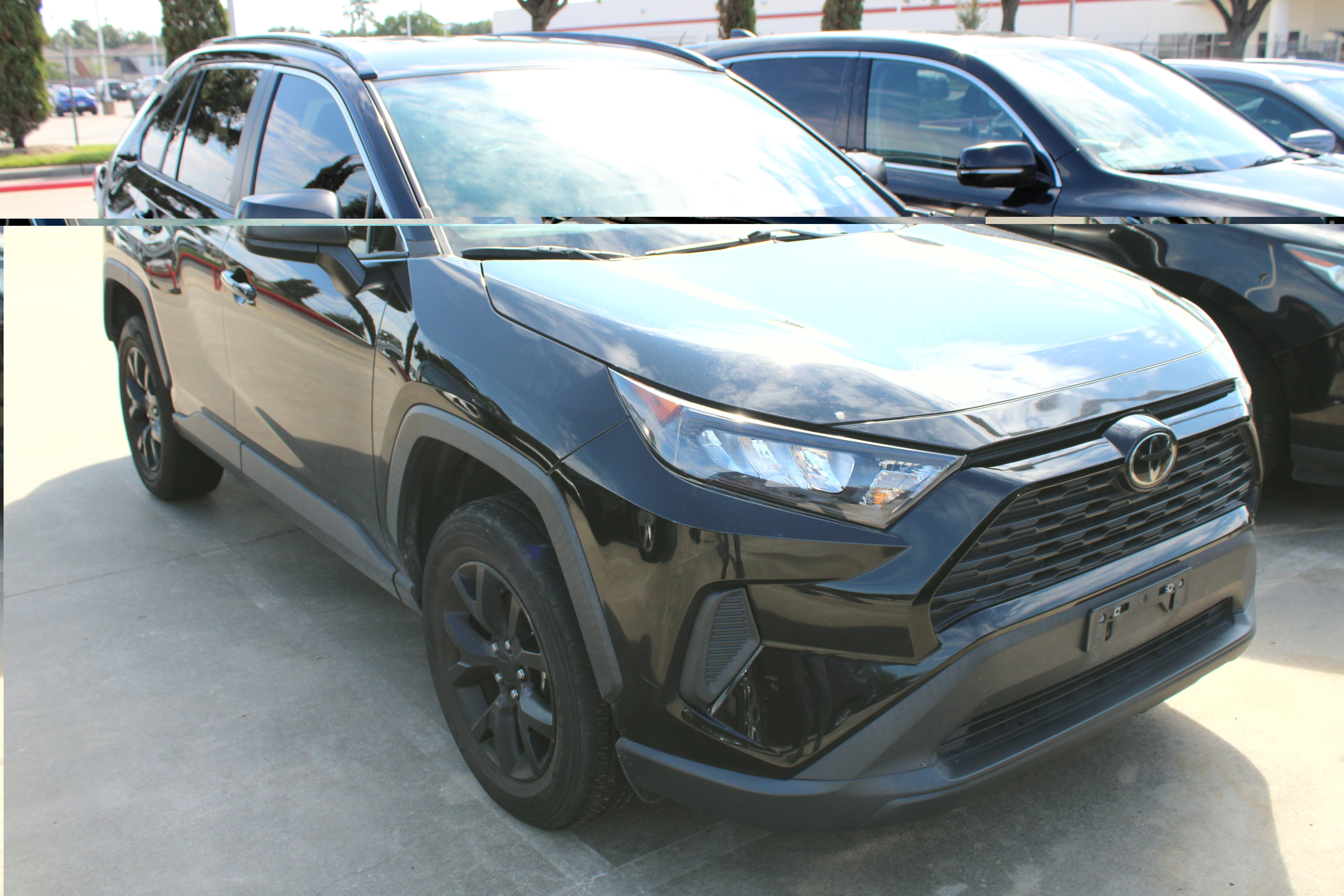 Used 2021 Toyota RAV4 LE FWD image 2