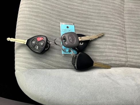 Used 2010 Toyota Corolla LE FWD image 33