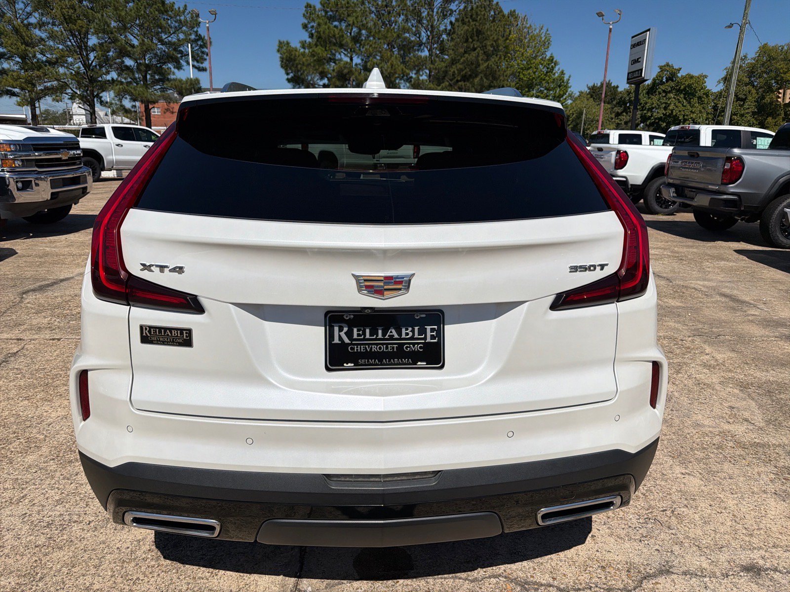 Used 2024 Cadillac XT4 Premium Luxury w/ Active Safety Package FWD image 5