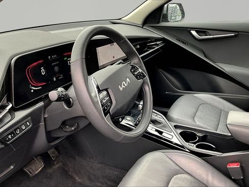 Used 2023 Kia Niro FWD image 16