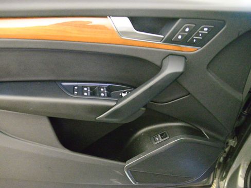 Certified 2023 Audi Q5 2.0T Premium w/ Convenience Package image 9