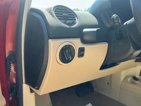 Used 2008 Volkswagen Beetle S FWD image 33