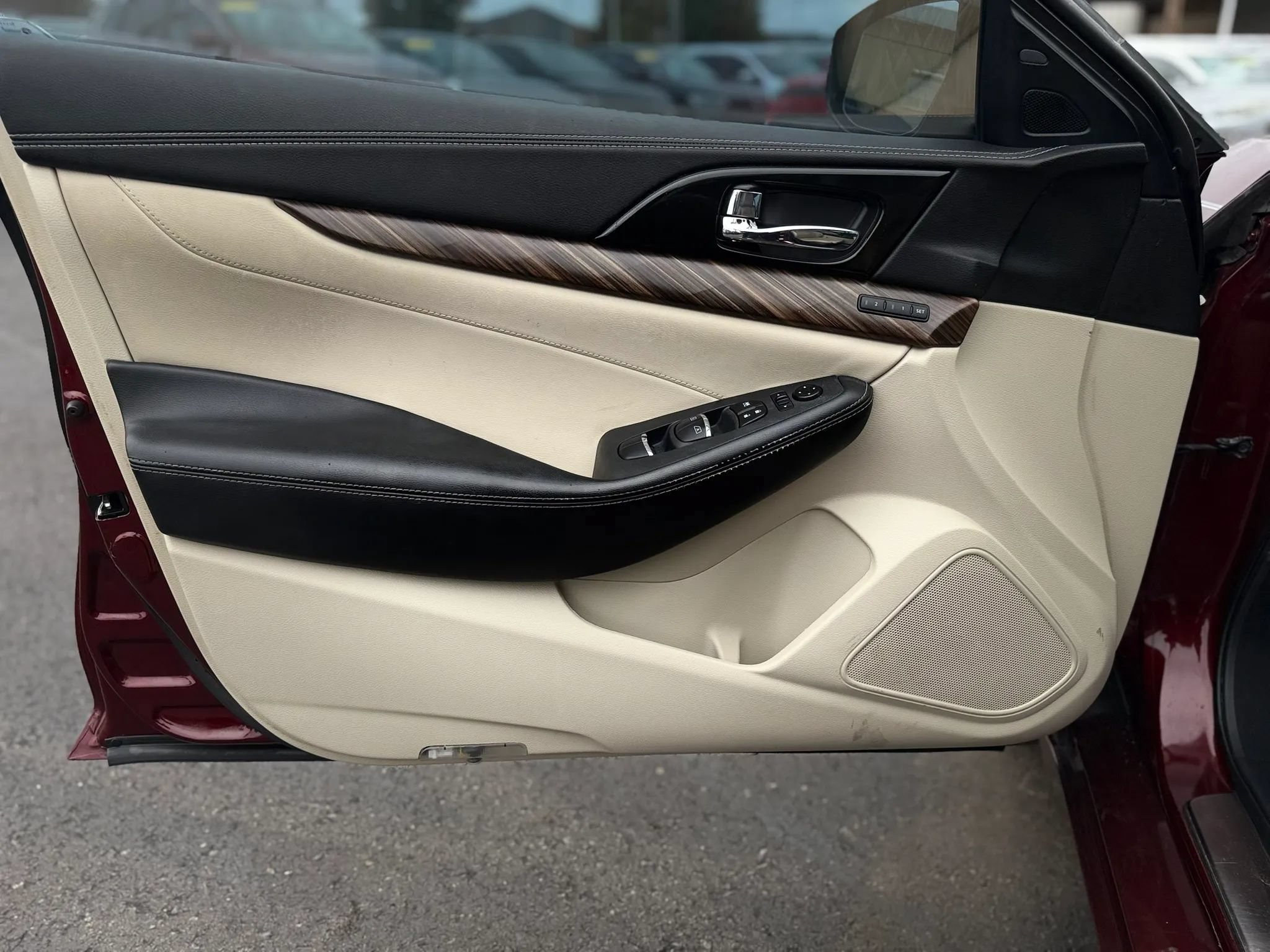 Used 2016 Nissan Maxima Platinum w/ Interior Lighting Package FWD image 19