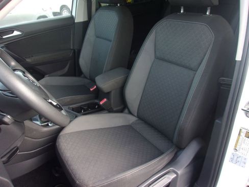 Used 2021 Volkswagen Tiguan S image 9