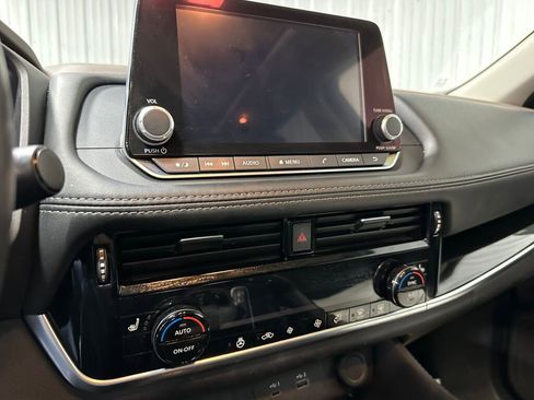 Used 2023 Nissan Rogue SL image 12