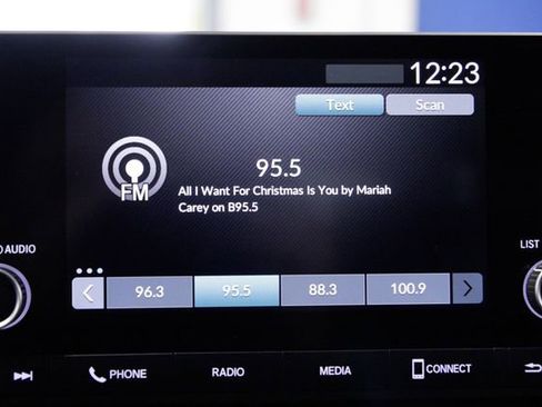 Certified 2023 Honda HR-V LX image 30