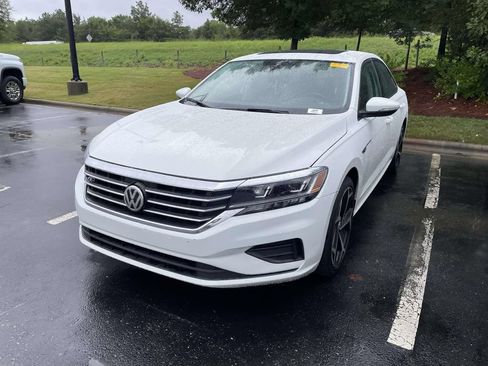 Used 2020 Volkswagen Passat 2.0T R-Line FWD image 3