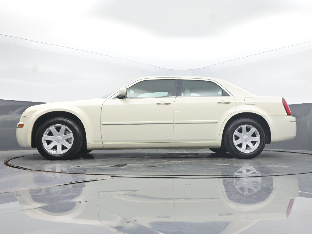 Used 2005 Chrysler 300 Touring w/ Sound Group RWD image 41