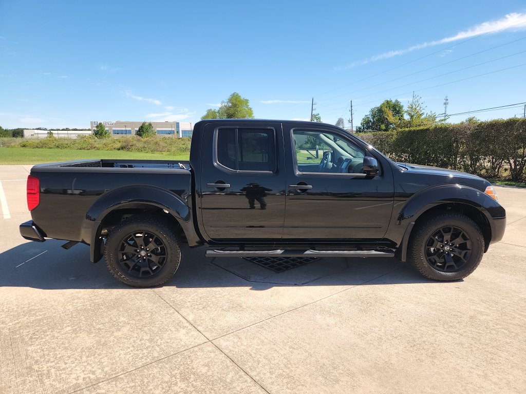 Used 2021 Nissan Frontier SV w/ Midnight Edition Floor Mats AWD/4WD image 4