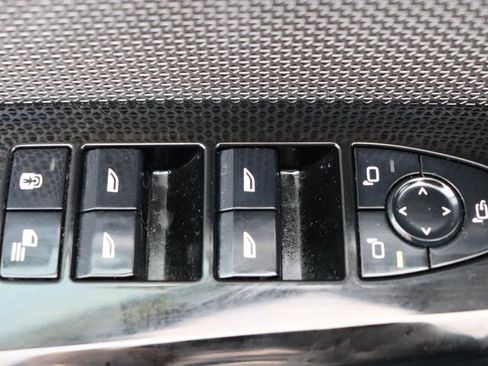 Used 2024 BMW 740i xDrive image 62