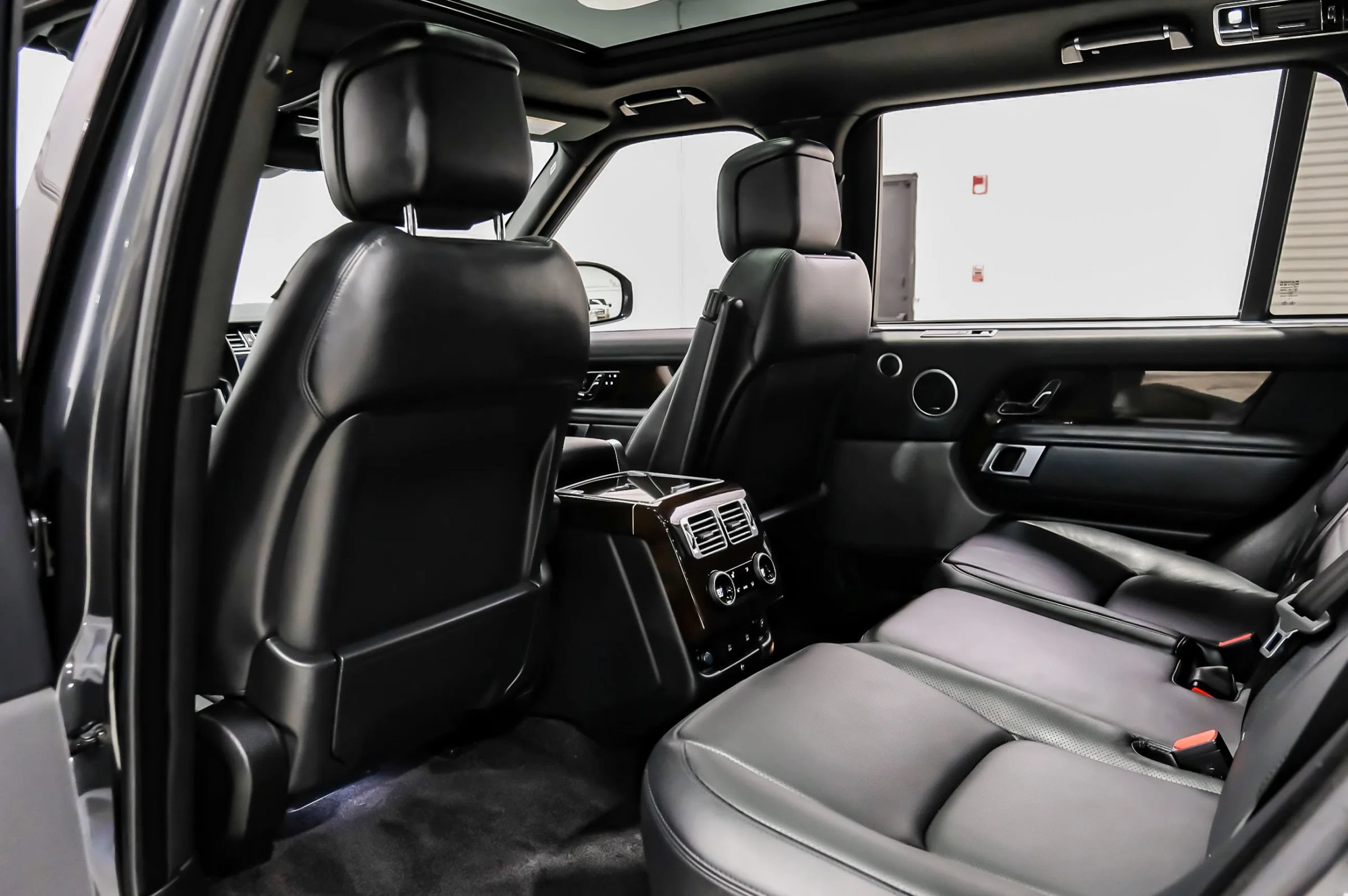 Used 2019 Land Rover Range Rover Long Wheelbase Supercharged AWD/4WD image 49