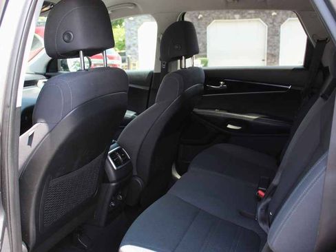 Used 2017 Kia Sorento FWD w/ LX Convenience Package image 25