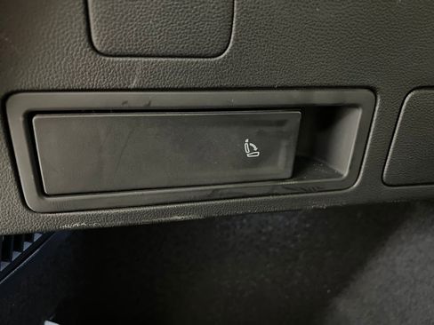 Used 2024 Volkswagen Tiguan Wolfsburg Edition image 39