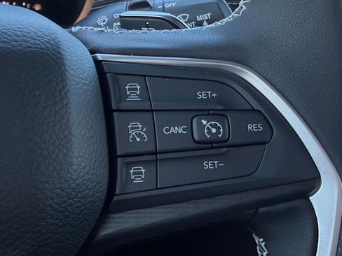 New 2025 Jeep Grand Cherokee L Laredo w/ Luxury Tech Group I AWD/4WD image 28
