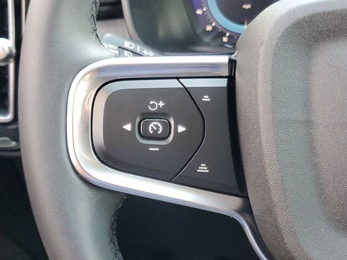 Certified 2024 Volvo XC40 B5 Core AWD/4WD image 21