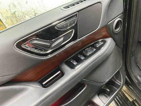 Used 2024 Lincoln Navigator Premiere image 24
