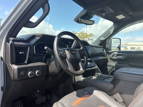 Used 2024 GMC Sierra 2500 AT4 w/ AT4 Premium Plus Package AWD/4WD image 11