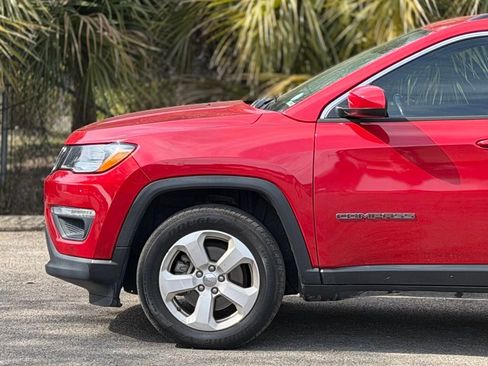 Used 2018 Jeep Compass Latitude FWD image 10