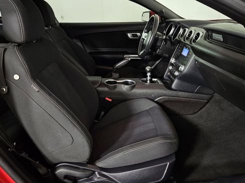 Used 2019 Ford Mustang Coupe image 25