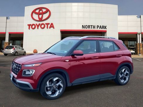Used 2025 Hyundai Venue SEL FWD image 1