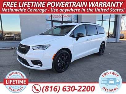 New 2026 Chrysler Pacifica Select w/ S Appearance Package