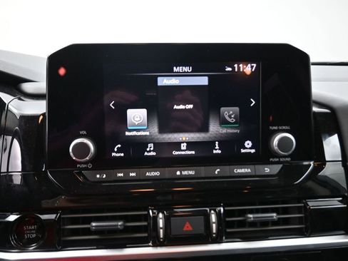 Used 2025 Nissan Pathfinder SV image 12