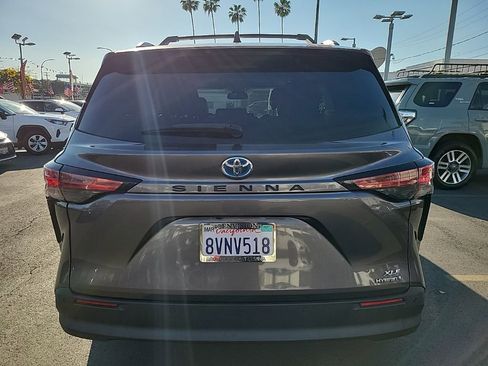 Used 2021 Toyota Sienna XLE w/ XLE Plus Package image 6