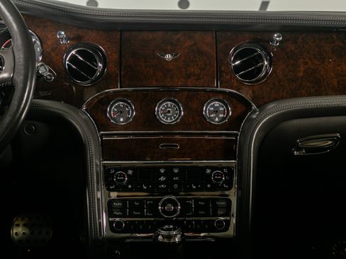 Used 2013 Bentley Mulsanne w/ Premiere Specification Pkg image 46