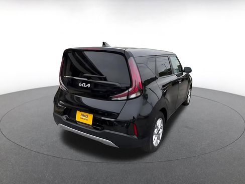 Used 2025 Kia Soul LX w/ LX Technology Package FWD image 13
