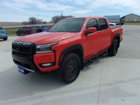 Used 2025 Nissan Frontier PRO-4X image 7