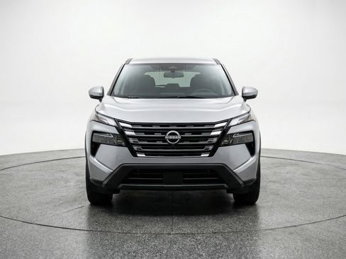 Used 2025 Nissan Rogue SV FWD image 2
