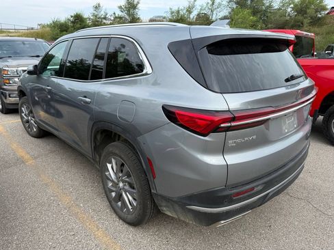 Used 2025 Buick Enclave Preferred AWD/4WD image 4