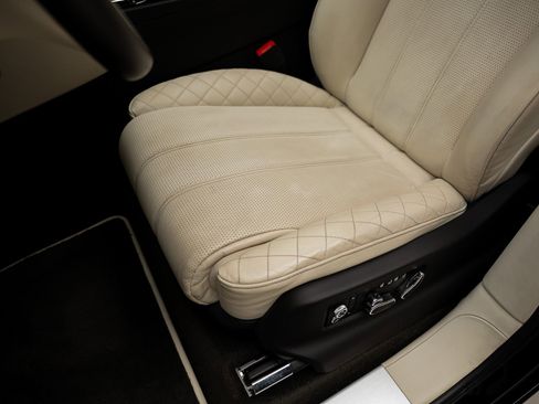 Used 2018 Bentley Bentayga AWD/4WD image 61