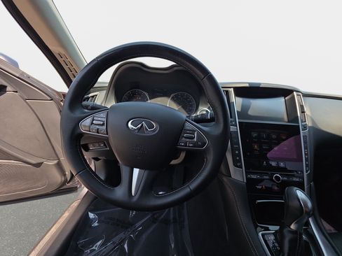 Used 2016 INFINITI Q50 Premium AWD/4WD image 16