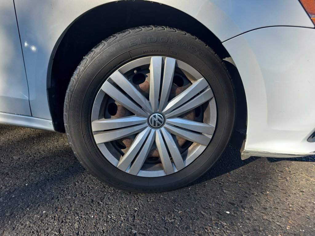 Used 2017 Volkswagen Jetta S w/ Jetta S Cold Weather Package FWD image 10