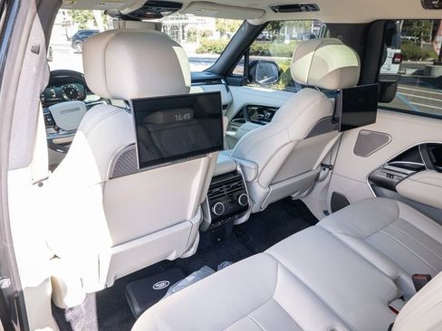Used 2025 Land Rover Range Rover Long Wheelbase Autobiography AWD/4WD image 31