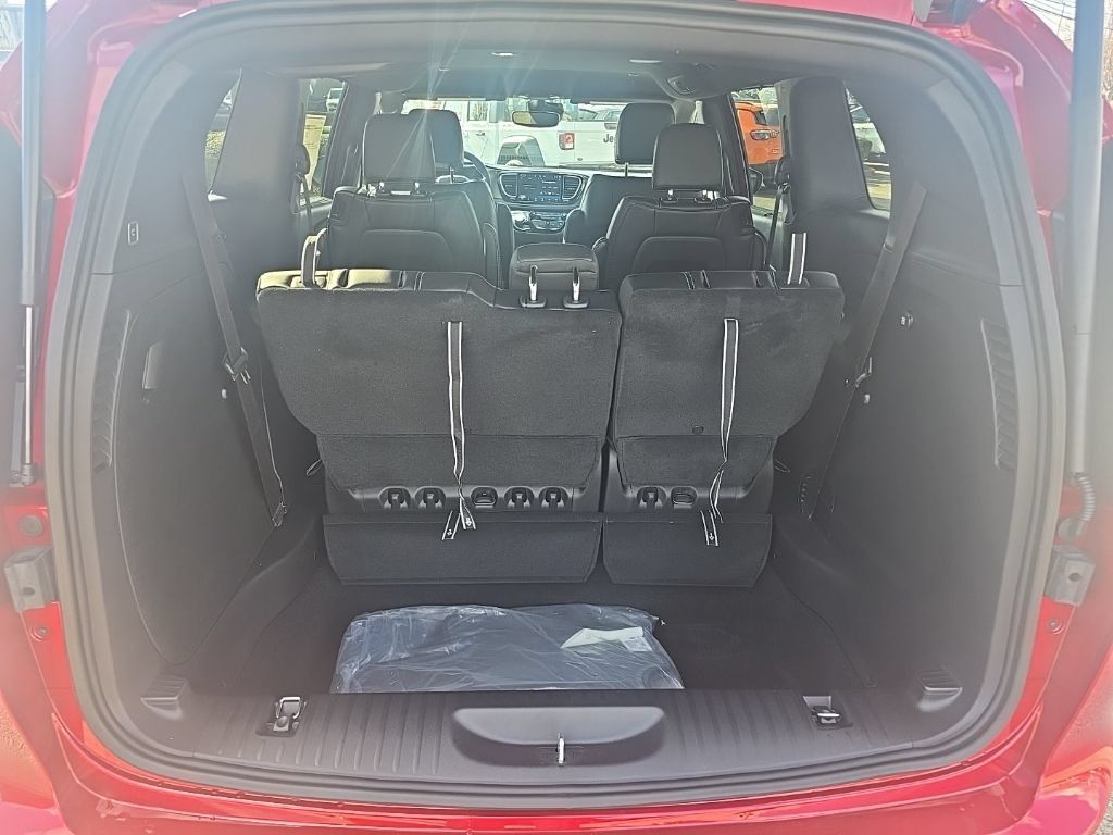 New 2026 Chrysler Pacifica Select FWD image 21