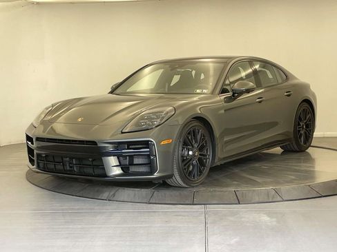 Used 2025 Porsche Panamera GTS image 1