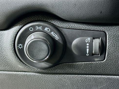 Used 2024 Dodge Durango SXT image 17