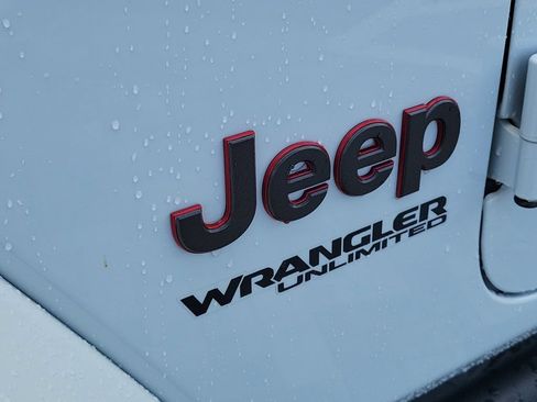 Used 2021 Jeep Wrangler Unlimited Rubicon AWD/4WD image 9