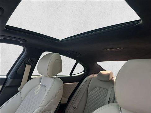 Used 2022 Genesis G70 3.3T RWD image 17